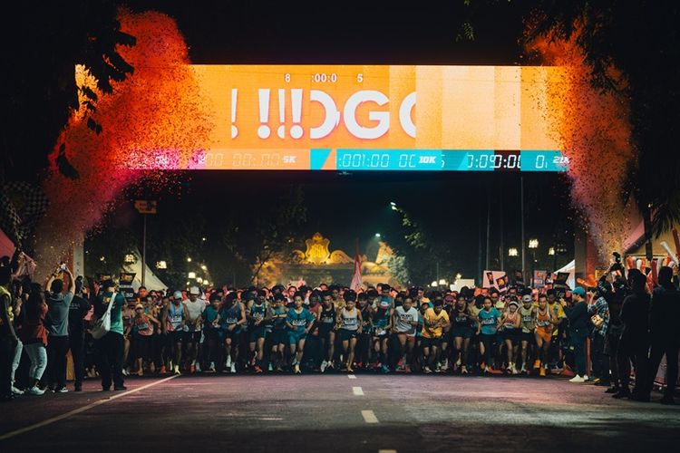 Lebih dari 6.000 pelari dari berbagai kota di Indonesia meramaikan KIKY Run 2026 yang digelar di Pamedan Pura Mangkunegaran, Surakarta, Jawa Tengah, Minggu (8/2/2026). 