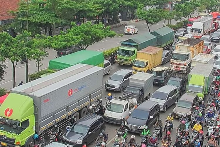 Kemacetan ruas jalan protokol di Semarang 