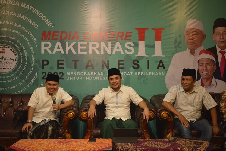 Sekjen Petanesia Bung Sagara (tengah) bersama Ketua DPC Petanesia Mojokerto Muhammad Albarra atau Gus Barra (kiri) dan Ketua Panitia Rakernas II M Santoso.