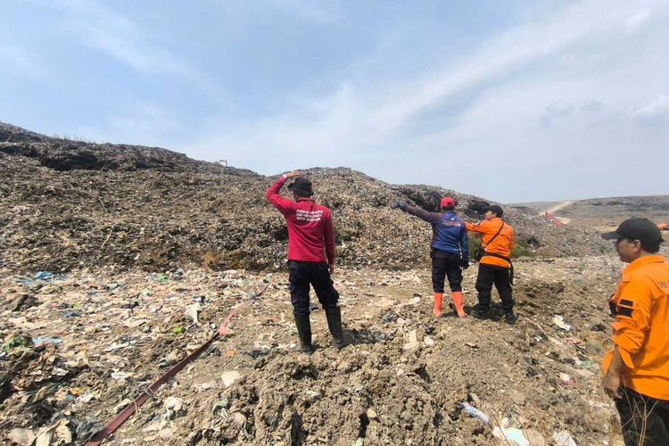 TPA Jatibarang Masih Menyisakan Titik Panas Usai 8 Hari kebakaran, 22 Orang Mengalami Sesak Napas