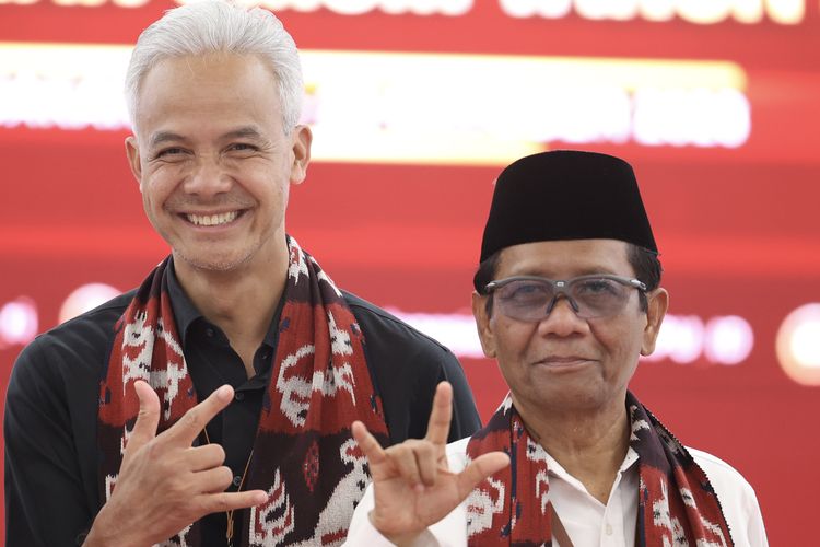 Ganjar Pranowo dan Mahfud MD saat pendaftaran diri sebagai capres dan cawapres di KPU, Jakarta Pusat, Kamis (20/10/2023).