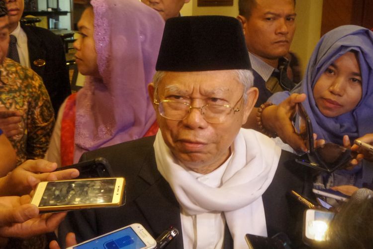  Ketua Umum Majelis Ulama Indonesia (MUI) Maruf Amin saat ditemui usai dialog kebangsaan Muslimat NU dengan tema Pancasila, Agama dan Negara di Hotel Crowne Plaza, Jakarta Selatan, Senin (27/3/2017). 