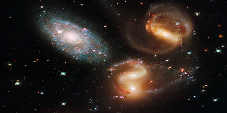 5 Galaksi - Stepha's Quintet Hubble. Foto galaksi di alam semesta yang diabadikan Teleskop Luar Angkasa Hubble.