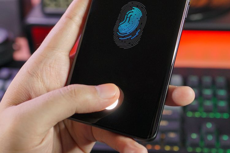 Under-display fingerprint scanner tipe optical di Vivo X70 Pro. Hingga 5 sidik jari bisa didaftarkan sebagai kunci perangkat. 

