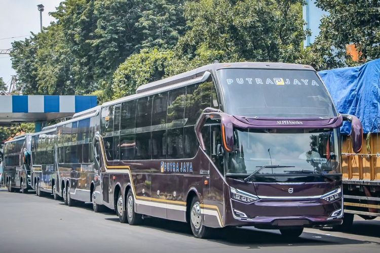 Bus baru milik PO Putra Jaya ada empat unit