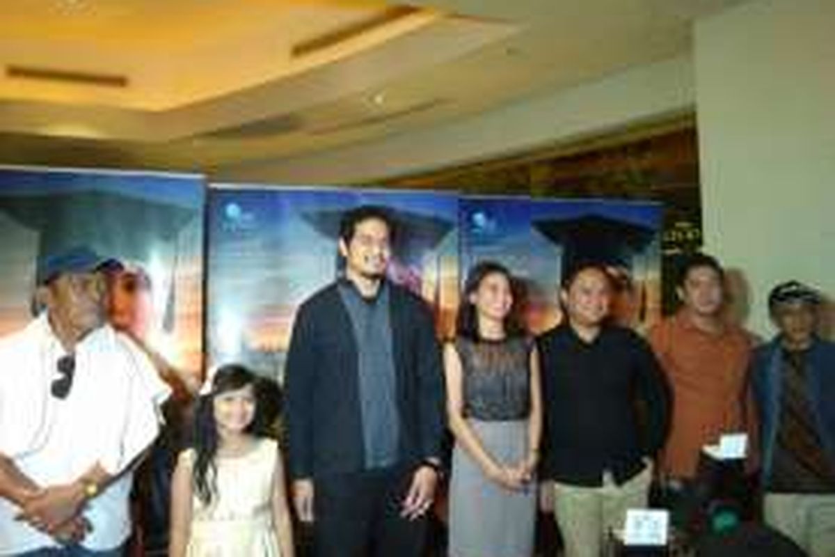 Para pemeran film Mars dalam peluncuran trailer dan poster di Epicentrum, Rasuna Said,    Jakarta Selatan, Rabu (6/4/2016). 