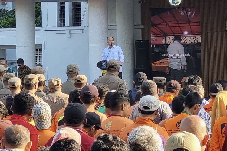 Eri Cahyadi Bakal Beri Sanksi ASN Pemkot Surabaya yang Lambat Respons Laporan Hotline 1x24 Jam