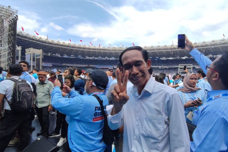 Miharja (55) di kampanye akbar Prabowo-Gibran di GBK, Sabtu (10/2/2024). Dia kerap berparodi menjadi Jokowi karena wajahnya mirip dengan Presiden Ketujuh RI tersebut