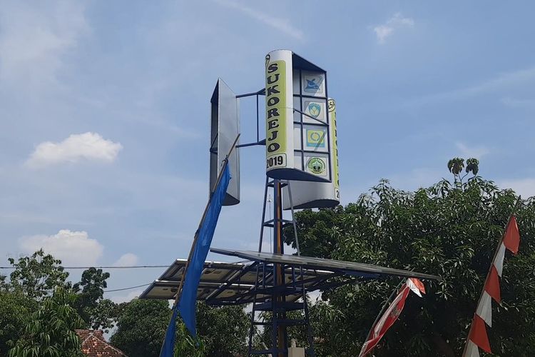 Bentuk Kincir Angin Sumbu Vertikal dan Solar Cell di Desa Sukorejo, Kecamatan Tunjungan, Kabupaten Blora