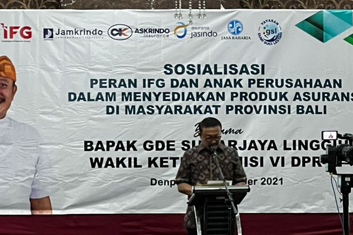 Wakil Ketua Komisi VI DPR RI Gde Sumarjaya Linggih atau yang akrab disapa Demer dalam sambutannya sebelum membuka acara Sosialisasi Peran IFG dan Anak Perusahaan dalam Menyediakan Produk Asuransi di Masyarakat Provinsi Bali yang digelar di The Vasini Smart Boutique Hotel, Bali, Selasa (26/10/2021).