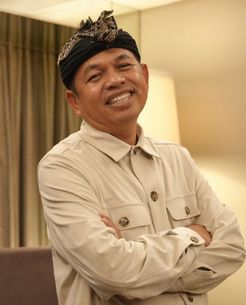 [HOAKS] Video Dedi Mulyadi Bagikan Dana Bantuan Rp 10 Juta - 100 Juta 