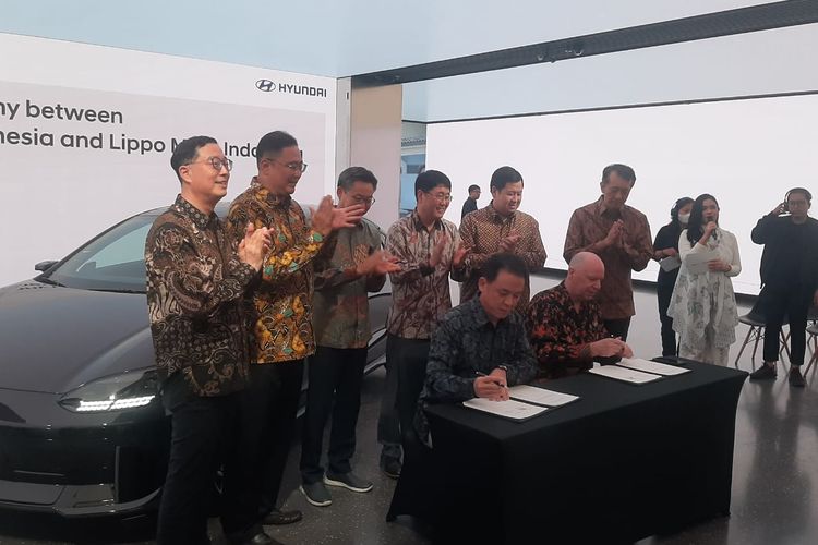 Penandatanganan Kerja sama pengadaan charging station oleh Hyundai Motors Indonesia dengan Lippo Malls Indonesia