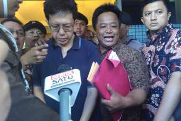 Terpidana kasus bank Century, Hartawan Aluwi dibawa ke mobil tahanan menuju Lapas Cipinang, Jumat (22/4/2016).