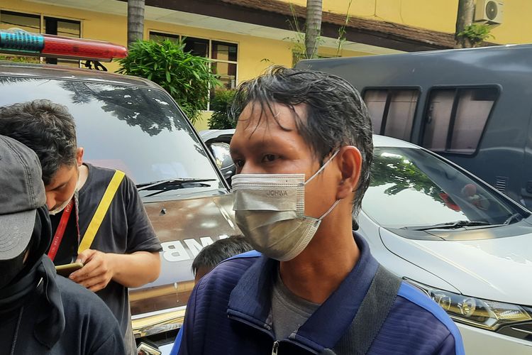 Salah satu korban kecelakaan truk Pertamina di Jalan Alternatif Cibubur atau Transyogi, Bekasi, Jawa Barat, atas nama Muhammad Ruslan (44), berhasil teridentifikasi pada Selasa (19/7/2022) sore. Hal itu diungkap adik korban, Ahmad Riyad (39), di RS Polri, Kramatjati.