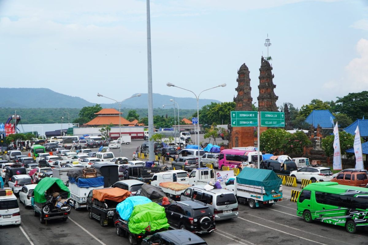 Antrean Kendaraan di Pelabuhan Gilimanuk Bali Mengular hingga 31 Kilometer