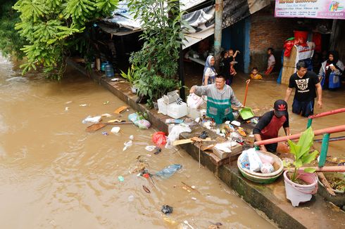 Pengendara Motor Tewas karena Terobos Banjir di Gajah Mada