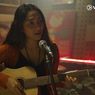Dinda Kirana Belajar Gitar demi Serial Write Me A Love Song 
