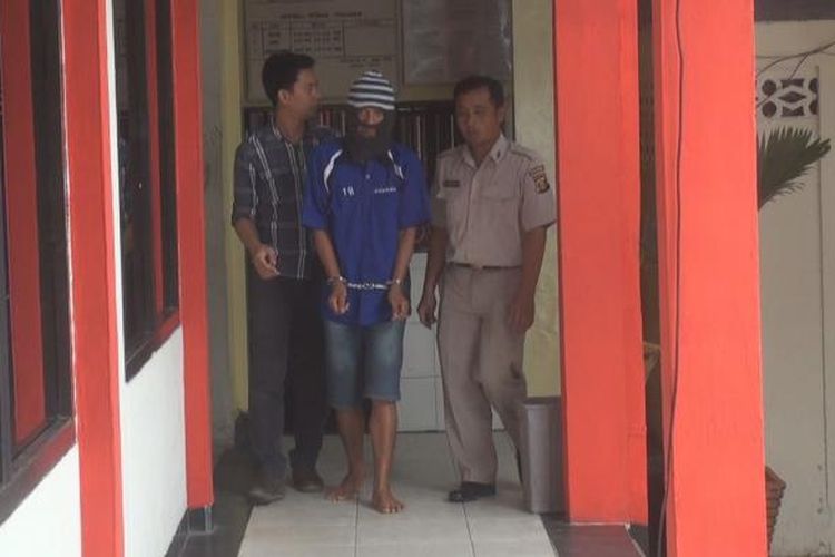 Tersangka Nano Subama, salah satu  pelaku begal sadis di Lempuing OKI harus mempertanggungjawabkan perbuatannya setelah ditangkap polisi dari Polres OKI