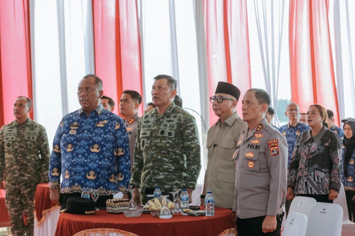 Pemerintah Provinsi Lampung bersama Polri dan TNI saat menerima arahan Presiden Prabowo Subianto secara daring sebelum pelaksanaan panen raya pada Jumat (17/7/2026).