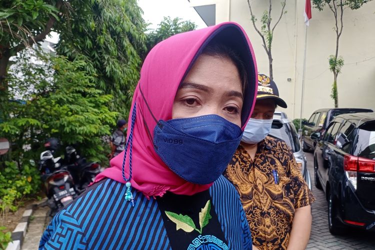 Kepala Dinas Sosial Kota Surabaya Anna Fajriatin