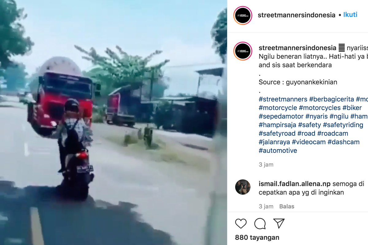 Pengemudi motor wanita yang berkendara secara ugal-ugalan, hingga hampir menabrak truk.