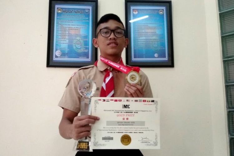 Irfan Urane Azis, siswa SMA Taruna Nusantara Magelang yang meraih medali emas dan Grand Champion pada International Mathematic Contest (IMC) 2017, di Singapura, awal Agustus 2017. Irfan ditemui di SMA Taruna Nusantara, Senin (14/8/2017).