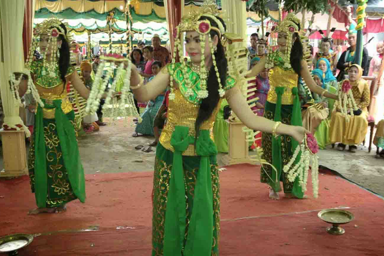 Tari Baksa Kembang berasal dari Kalimantan Selatan