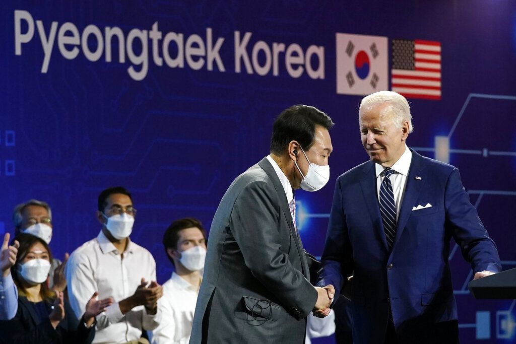 Jawaban Singkat Biden Saat Ditanya Pesan untuk Kim Jong Un: Hallo… Titik.