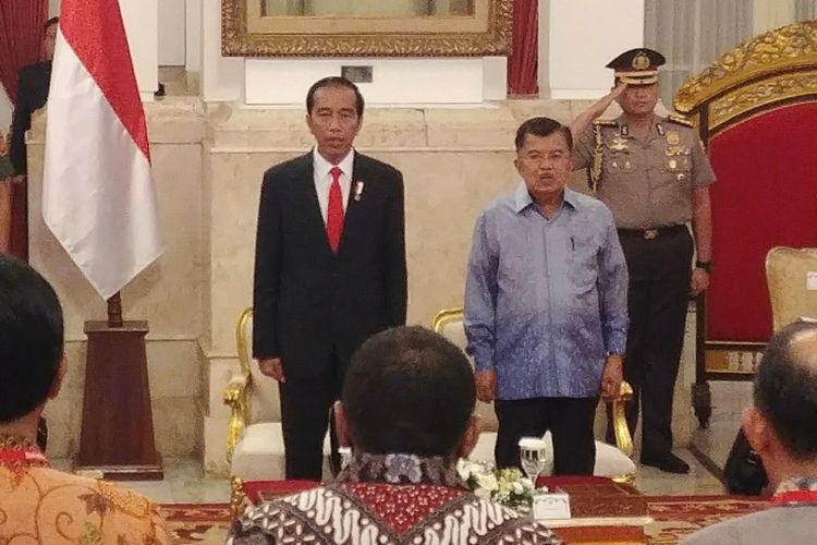 Presiden Joko Widodo memimpin rapat kerja dengan para gubernur dan Ketua DPRD di Istana Negara, Jakarta, (23/1/2018).