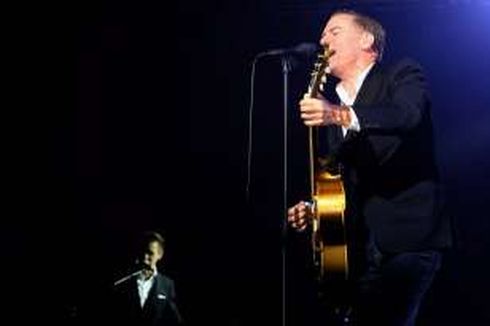 Bryan Adams Buka Konsernya di Jakarta dengan 