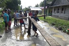 Protes Jalan Rusak, Warga Blokade Akses Menuju Pembangkit Listrik PLN