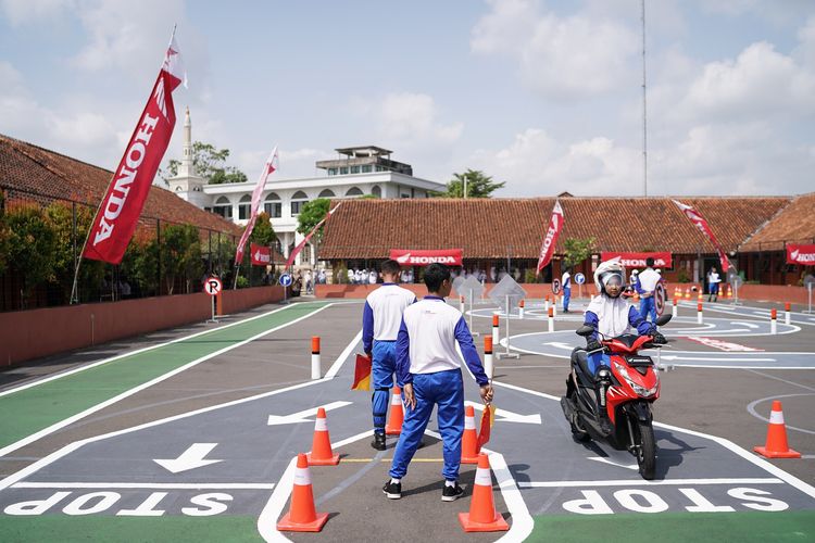 Yayasan Astra Honda Motor (AHM) menambah pusat pelatihan Safety Riding Lab Astra Honda yang ke-7 di Tasikmalaya, Jawa Barat. 