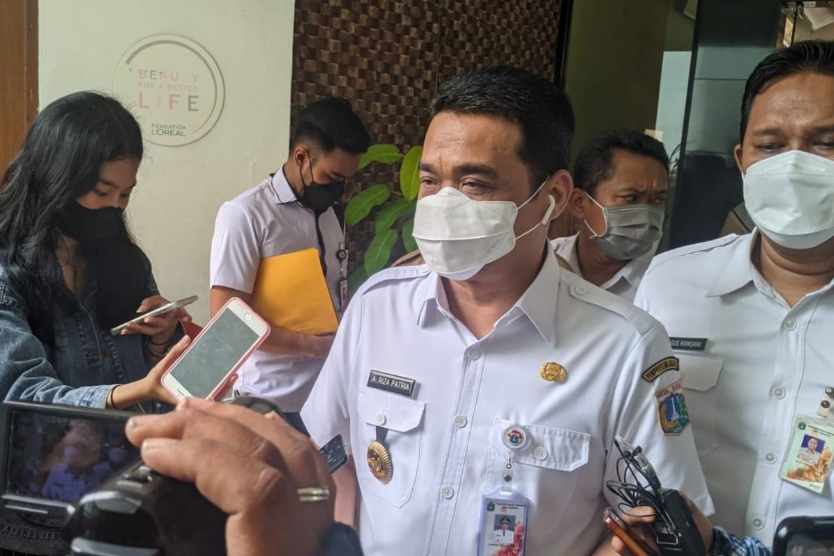 Wakil Gubernur DKI Jakarta Ahmad Riza Patria saat ditemui di SMKN 27 Jakarta Pusat, Rabu (9/6/2021)