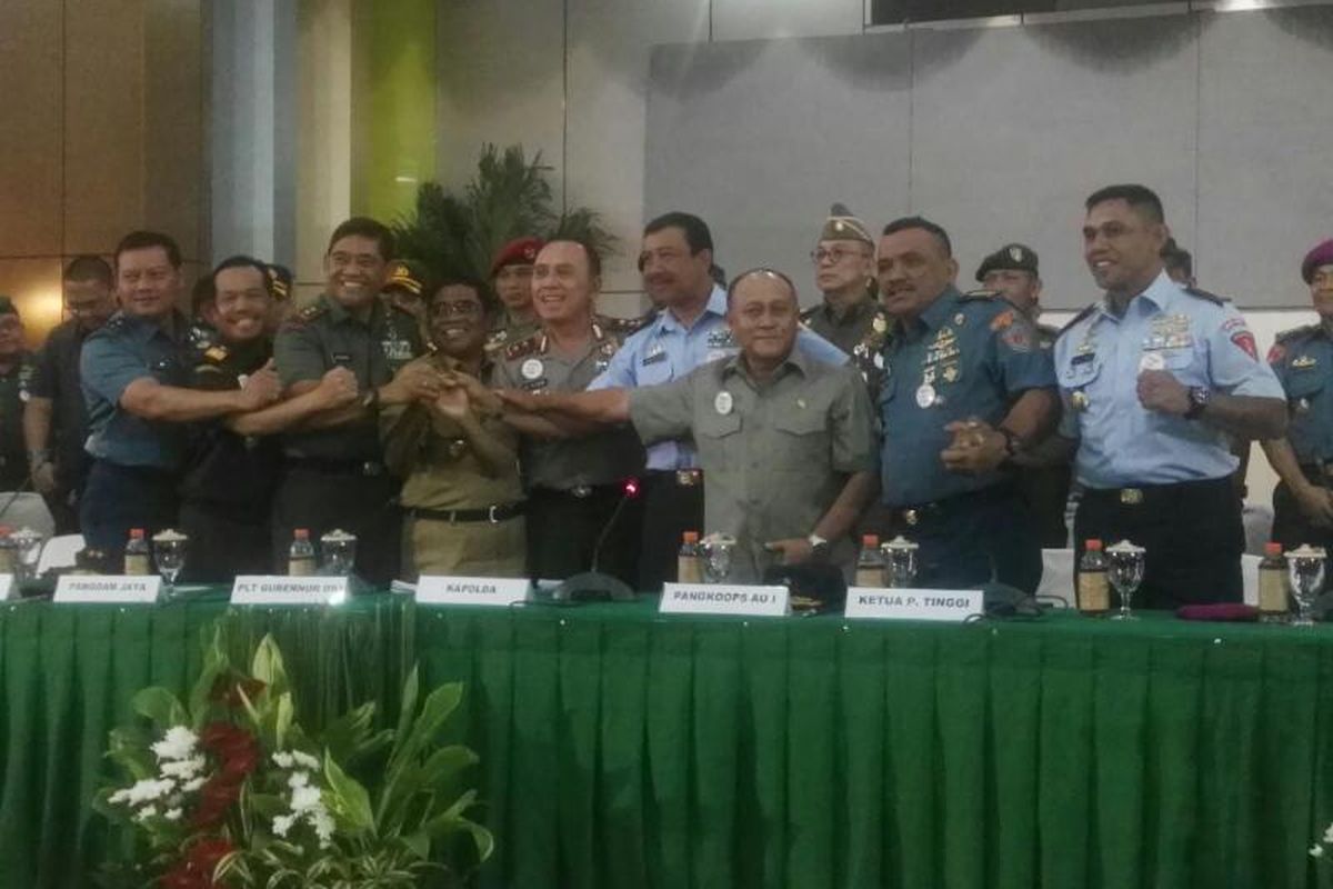 Rapat koordinasi pengamanan dan pelaksanaan Pilkada DKI Jakarta putaran kedua, di Markas Kodam Jaya, Jakarta Timur, Kamis (13/4/2017).