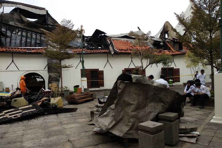 Kondisi Museum Bahari pasca kebakaran, Rabu (17/1/2018). Proses pembersihan dan pemeriksaan terus dilakukan pengelola museum.