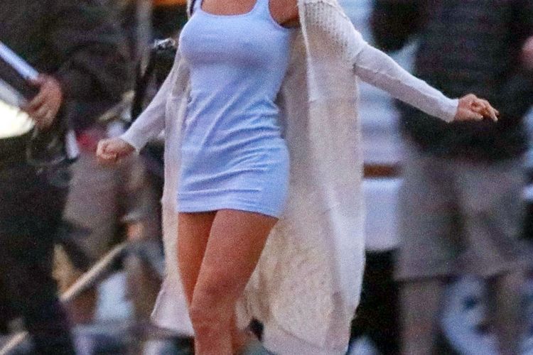 Lily James ketika memerankan Pamela Anderson.