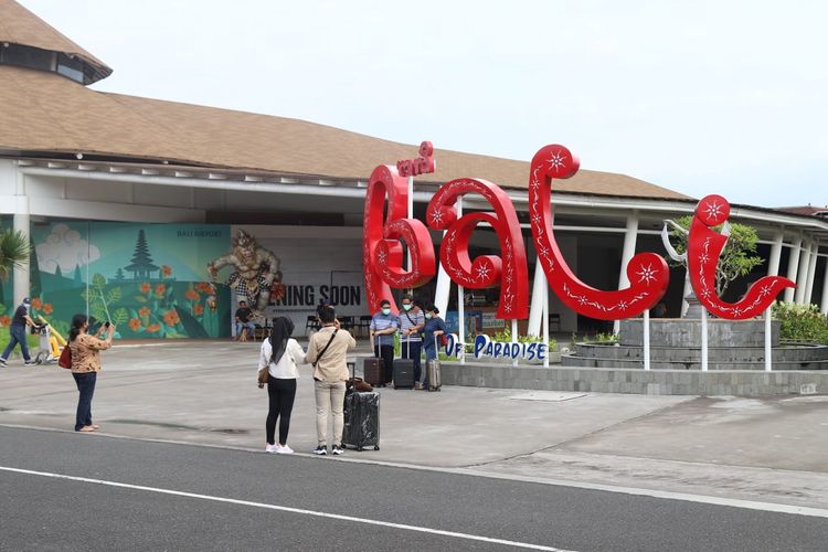 Bandara Internasional I Gusti Ngurah Rai Bali kembali beroperasi setalah ditutup selama 24 jam saat Hari Raya Nyepi. 