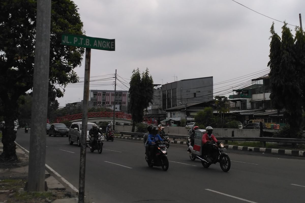 Kondisi Jalan Pangeran Tubagus Angke, Jakarta Barat, pada Selasa (28/2/2017).