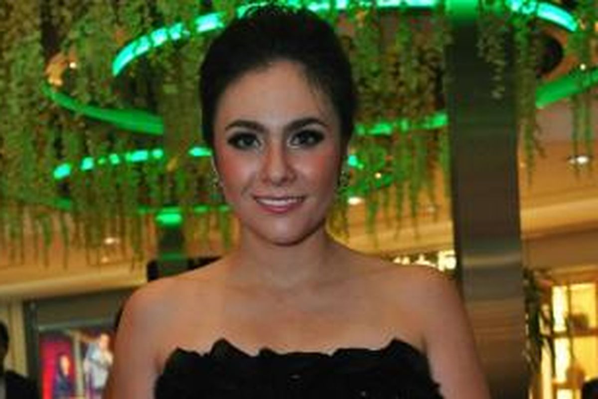 Wulan Guritno diabadikan sesudah pengumuman nominasi Festival Film Indonesia 2015 di Plaza Indonesia, Jakarta Pusat, Kamis (12/11/2015) malam.