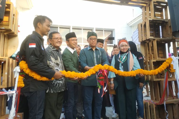 Menpora Imam Nachrowi membuka Expo Santri Preneur 2019 di Bali