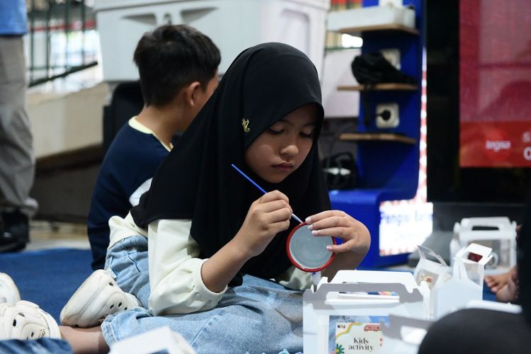 Sambut Libur Sekolah, Ada Atraksi Sulap hingga Melukis di Stasiun Tugu dan Lempuyangan