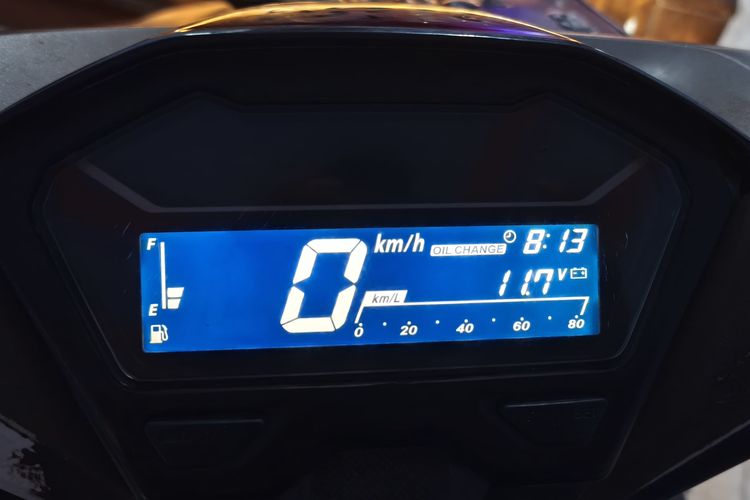 Tegangan aki saat mesin mati di bawah 12 volt, tandanya sudah lemah.