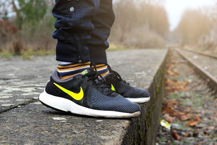 Siapa Pemilik Nike, Sepatu Sneakers Terlaris di Dunia?