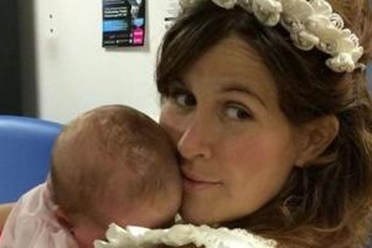 Michelle O'Connor dinikahi oleh kekasihnya di ruang tunggu rumah sakit setelah mendengar kabar bahwa dirinya hanya memiliki harapan hidup selama dua hari