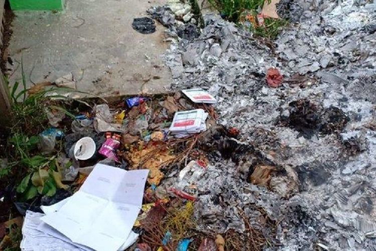 Kotak suara dan surat suara Pemilu 2019 dibakar orang tak dikenal di TPS di wilayah Kota Sungaipenuh, Jambi.