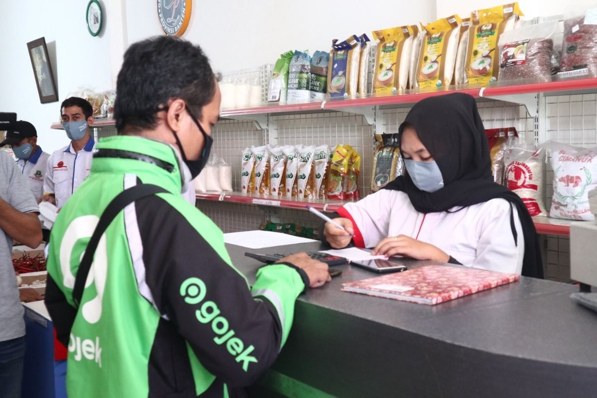 Super App Gojek menggandeng Pasar Mitra Tani di Banten untuk menghadirkan layanan belanja online bahan pangan, Rabu (7/10/2020)