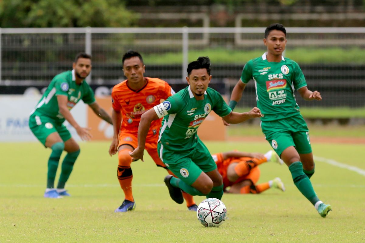 Pemain PSS Sleman Bagas Nirwanto saat pertandingan pekan 18 Liga 1 2021-2022 melawan Persiraja Banda Aceh yang berakhir dengan skor 4-1 di Stadion I Gusti Ngurah Rai Denpasar, Jumat (7/1/2022) sore.