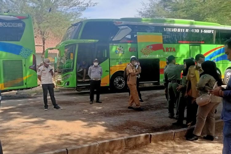 Aktivis di Terminal Arya Wiraraja Kabupaten Sumenep, Jumat (31/3/2023). 