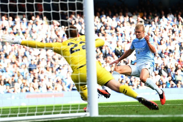 Penyerang Manchester City, Erling Haaland, mencetak gol kelima timnya dalam pertandingan Liga Premier Inggris antara Manchester City dan Sunderland di Stadion Etihad, Manchester, Inggris barat laut, pada 20 September 2026.