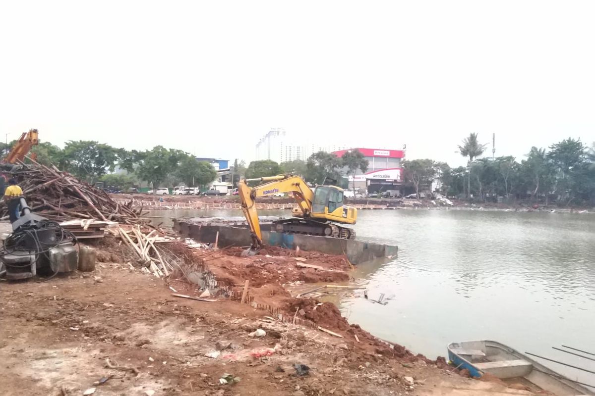 Kawasan Danau Sunter sedang dilakukan revitalisasi pada Senin (16/12/2019).